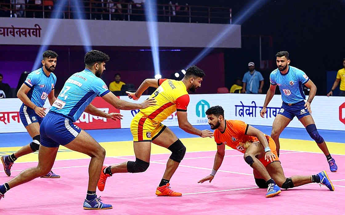 তিন পয়েন্টের ফাইনাল, বোনাস লাইনের ছুরি, আর একটা না-মেলা হিসাব